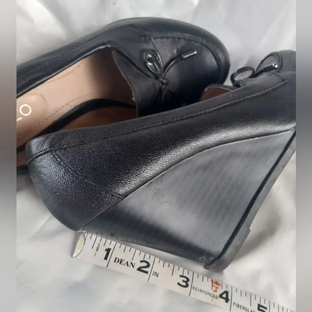 Liz & Co. Black Leather Wedge Size 8M